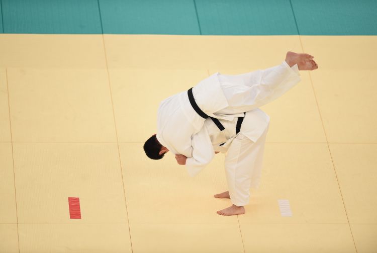 剑南春丨国米2-0拉齐奥登顶，劳塔罗闪击，博尼破门
